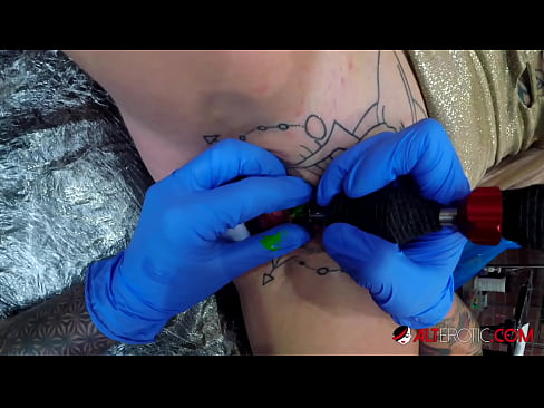 ❤️ Äärimmäisen tatuoitu hottie Sully Savage sai tatuoinnin klitorikseen ❤❌ Super seksi at porn fi.freepornhdonlinegay.ru ❌️❤